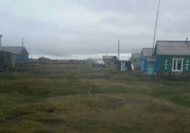 В якутское село Юкагир, где две недели не могли похоронить восьмилетнюю девочку из-за отсутствия судмедэксперта, наконец прилетел специалист