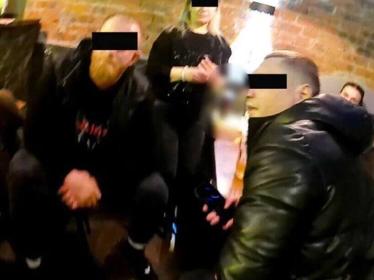 В баре Новосибирска драка закончилась предложением руки и сердца