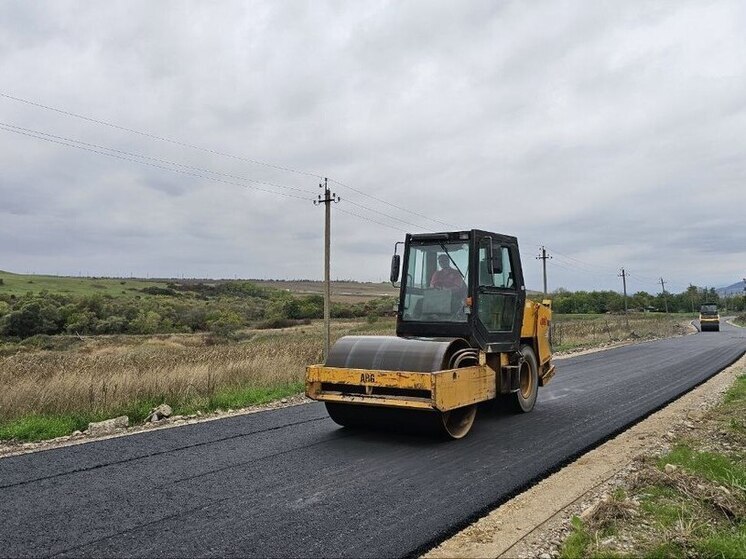 В Предгорном округе Ставрополья ремонтируют дорогу к одному из посёлков
