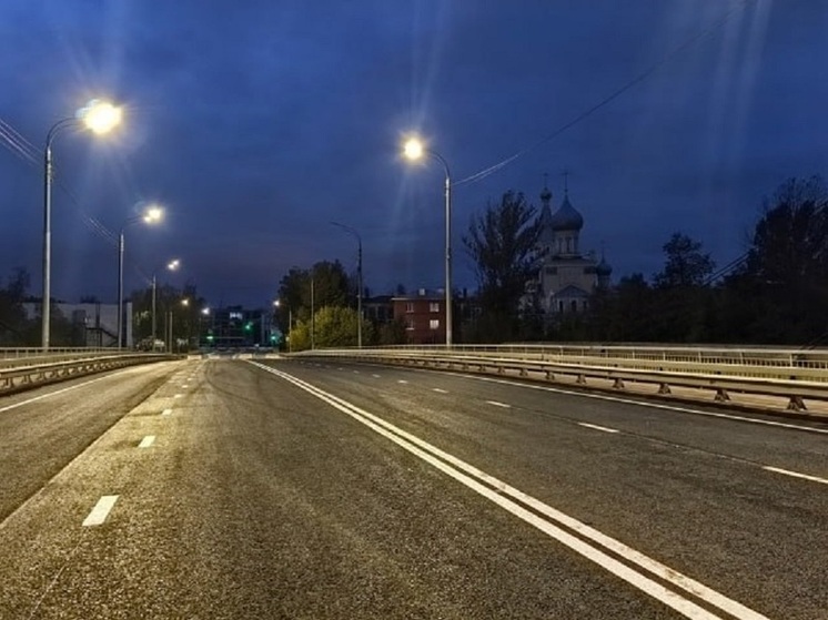 В Ярославле на Комсомольском мосту нанесли разметку