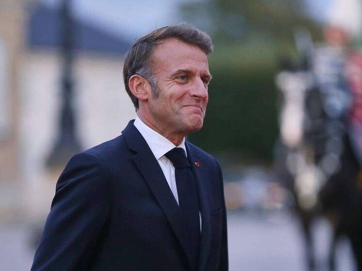 Большинство опрошенных французов выступают за досрочную отставку Макрона