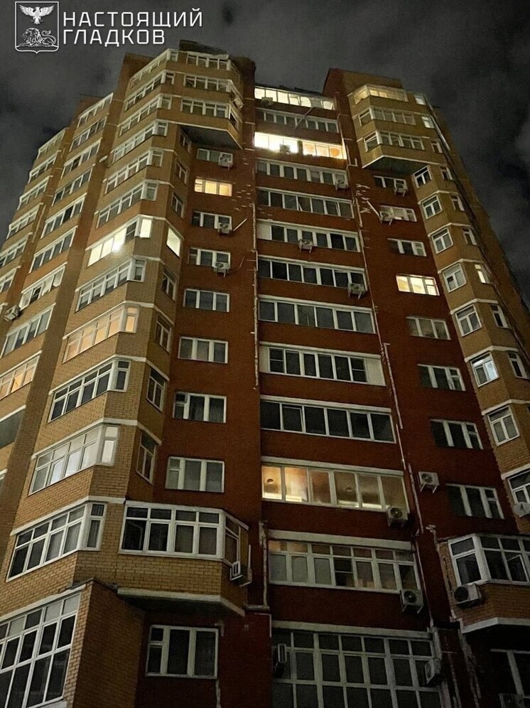 Обломки украинского БПЛА врезались в многоэтажку в городе Старый Оскол