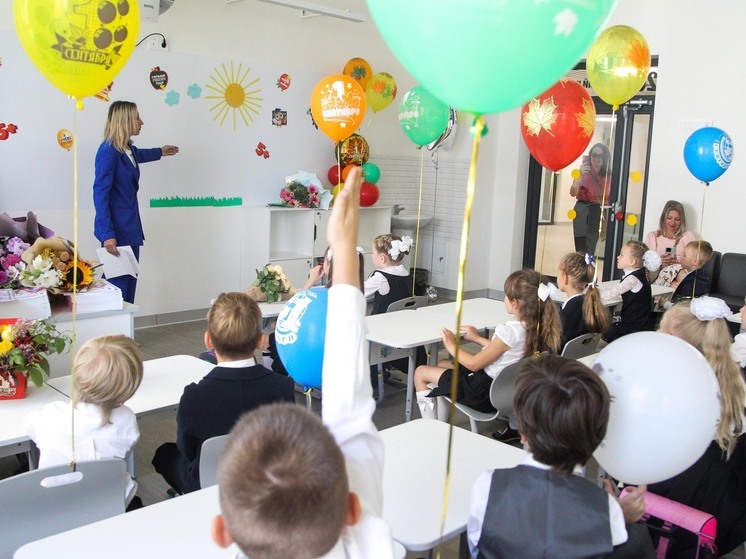 Онищенко: перенос начала уроков невозможен из-за графика работающих родителей