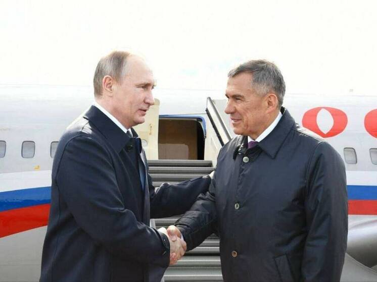 Раис Татарстана поздравил Путина с днем рождения