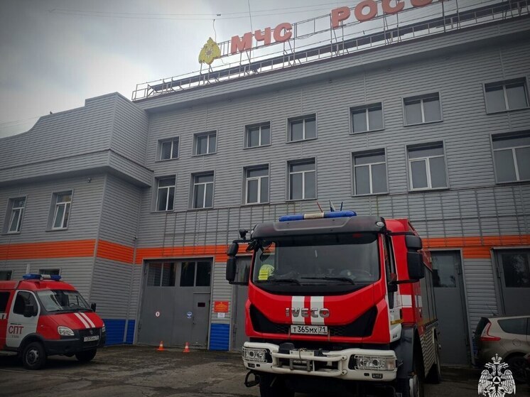  В Туле на улице Станиславского потушили горящий автомобиль