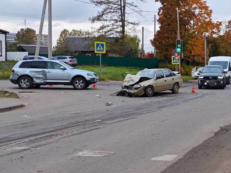 В Валдае 18-летний водитель нарушил ПДДи отправил свою пассажирку в больницу