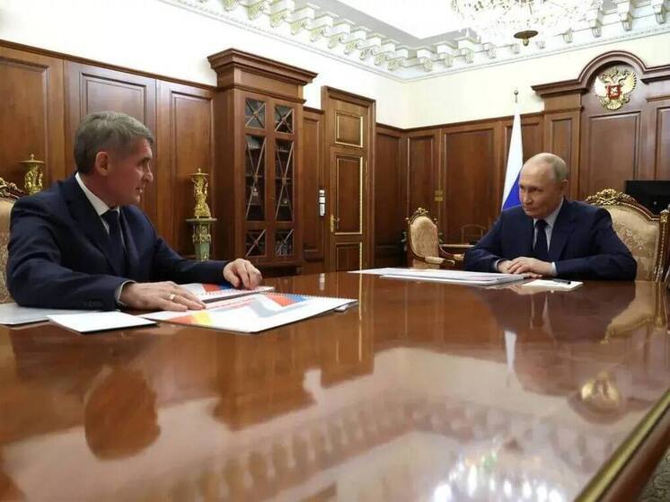 Олег Николаев поздравил Владимира Путина с Днём рождения