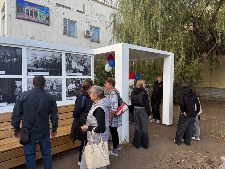 В Акимовке открылась выставка «Площадь театральная»