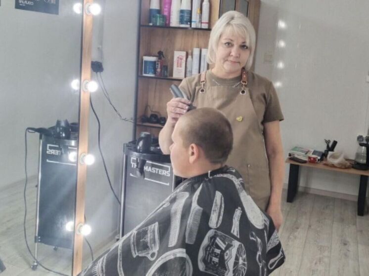 Из дома в салон: белгородка открыла парикмахерскую по соцконтракту