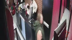 На камеру попала нелепая кража в хостеле Одинцово