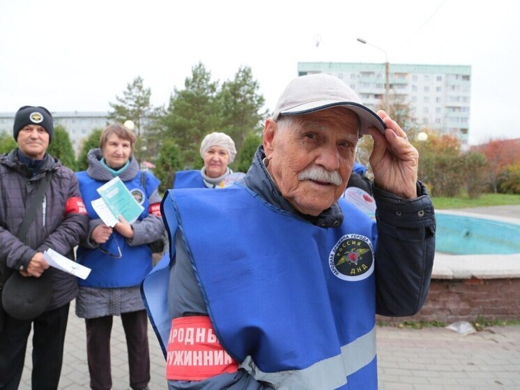 Мэр Омска Шелест поздравил 93-летнего дружинника с днём рождения