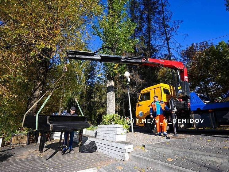 В Белгороде рояль с набережной Везелки убрали на зиму