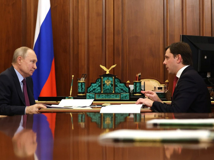 Губернатор Орловской области поздравил Путина с Днем рождения