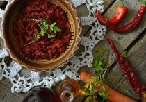 Лютеница — это густой овощной соус или закуска, являющаяся одной из визитных карточек болгарской кухни