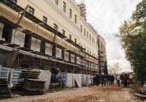 Губернатор Александр Хинштейн проверил ход реконструкции здания бывшей мужской гимназии в самом сердце исторической крепости Курска