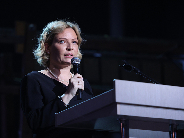 «Мы с маяковцами поговорим»: Ольга Любимова пообещала разобраться с «наездом» Дмитрия Певцова на Театр им. Маяковского