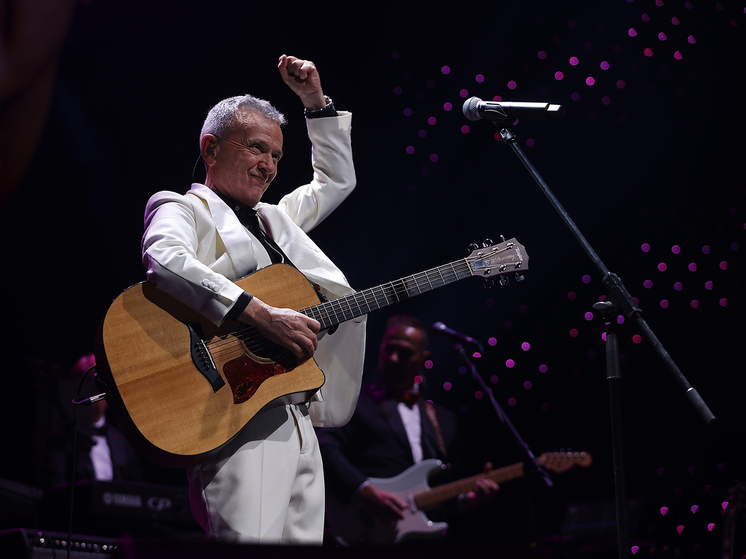 Итальянский певец Пупо празднует полувековой юбилей музыкальной карьеры