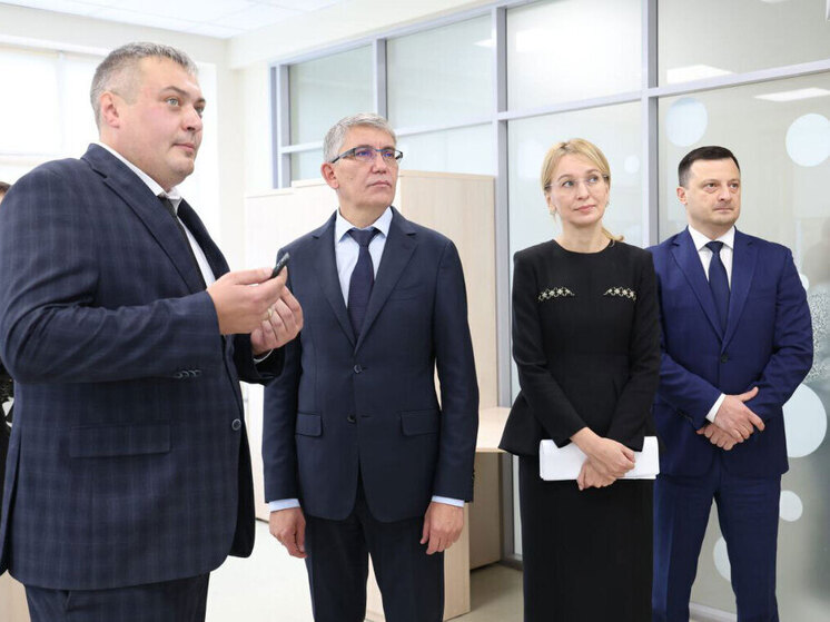 Дмитрий Миляев посетил МФЦ «Мои возможности»