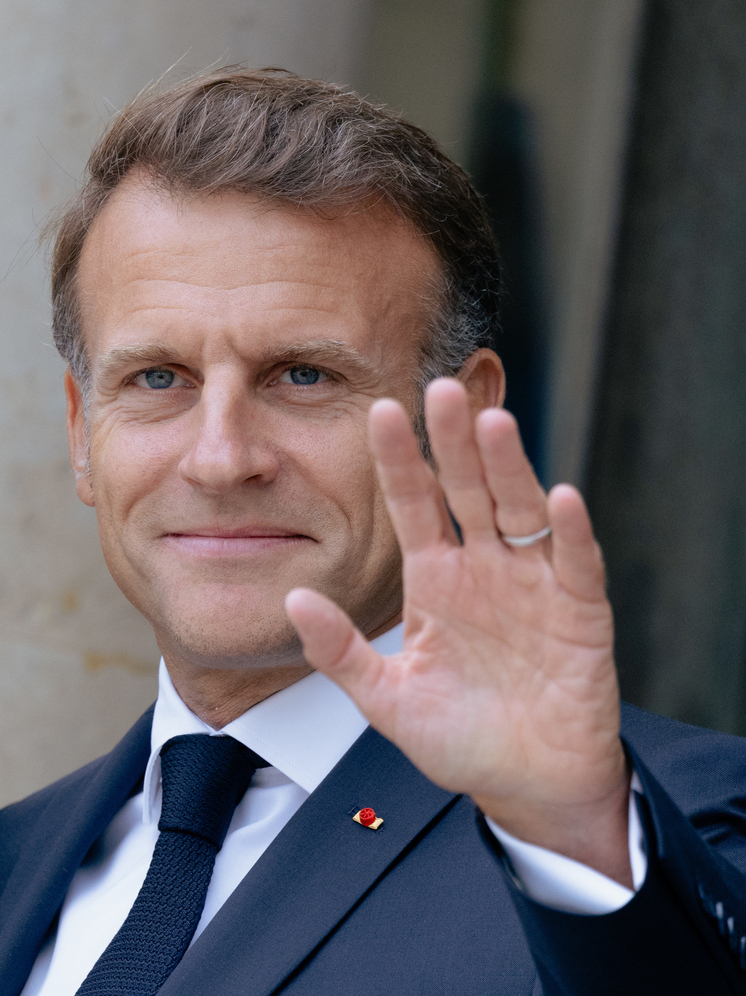 Во Франции рассмотрят предложение по отрешению Макрона от власти