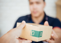 Если вы получили посылку, адресованную не вам, надлежит без промедления уведомить отправителя или курьерскую службу о неверной доставке. Такая обязанность следует из общего принципа добросовестности в гражданских правоотношениях. Потребительские центры рекомендуют согласовать с компанией порядок возврата; расходы на пересылку несет отправитель. Новости Германии по-русски