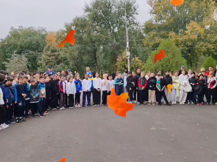 В столице Калмыкии в беге соревновались школьники