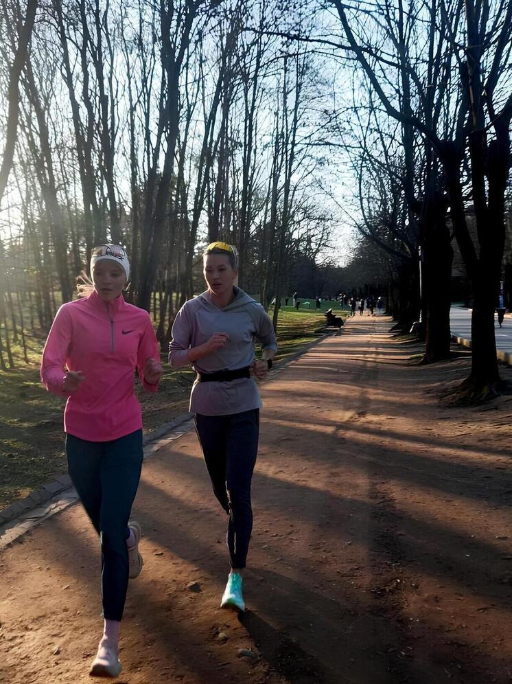 Un estudiante de la Facultad de Medicina y Tecnologías Industriales ganó el Maratón de Kislovodsk KAVKAZ.RUN 2025.