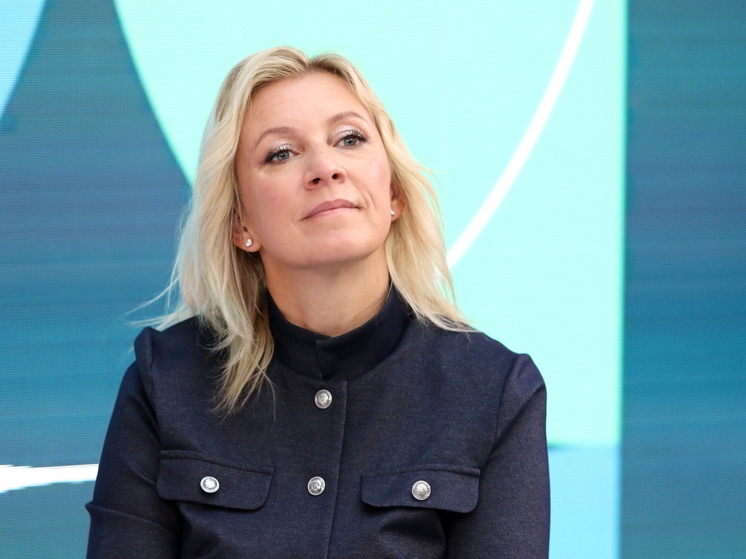 Захарова прокомментировала кризис во Франции шуткой о «российском теневом флоте»