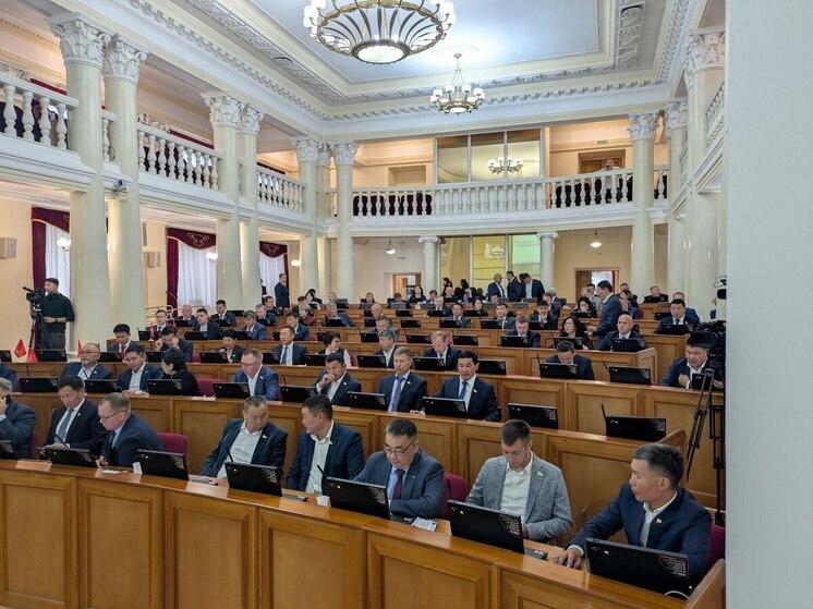 На очередной, 13-й сессии Народного Хурала Республики Бурятия депутаты рассмотрели 34 вопроса, приняв 24 закона и утвердив 10 постановлений. Один из законодательных актов был одобрен в первом чтении. Подробности — в материале «МК в Бурятии».
Кадровые вопросы
