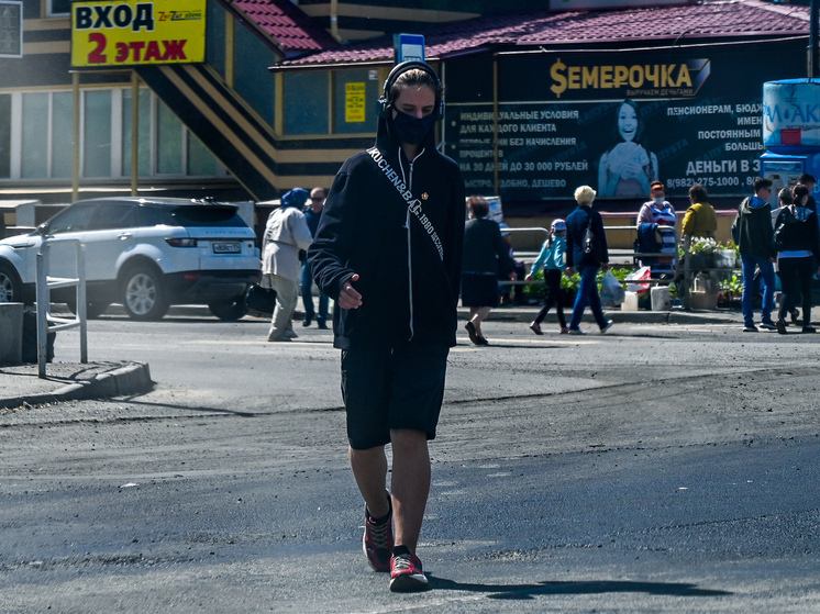 Челябинский врач предупредил об опасности наушников-затычек