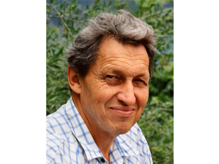 El físico Yuri Ovchinnikov, cuya teoría formó la base del trabajo de los premios Nobel, murió un mes antes de que se entregara el premio.