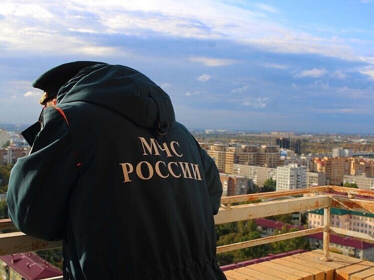 На пожаре в частном доме в Омске пострадали два человека