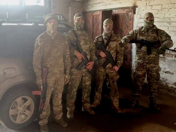 Жители Комсомольского округа передали бойцам внедорожник