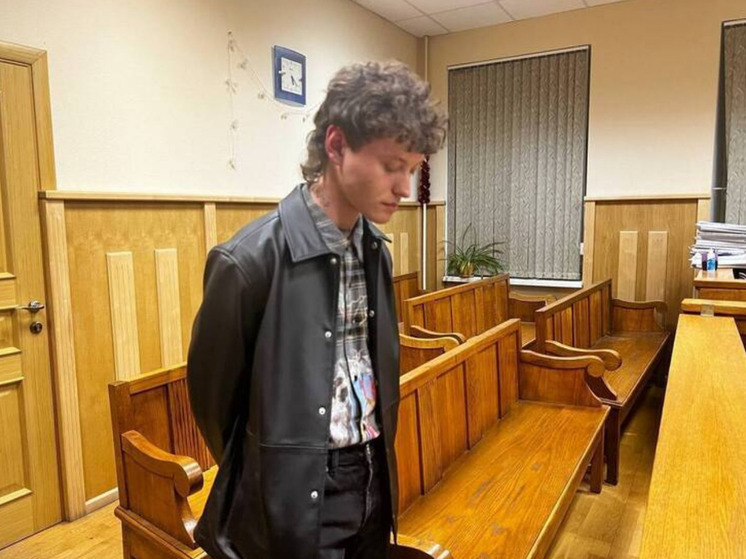 Самарский суд удалил с заседания певца Шарлота за выкрики о цирке