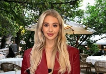 20-летняя российская фигуристка Софья Леонтьева поделилась красивым видео с моря. Спортсменка, выступающая в танцах на льду в паре с Даниилом Горелкиным, пробежалась по мокрому песку в соблазнительном наряде.