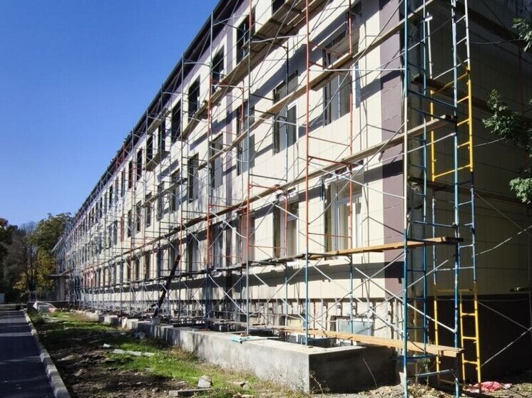 Мэр Ессентуков пригрозил расторгнуть контракт с подрядчиком из-за срыва капремонта школы