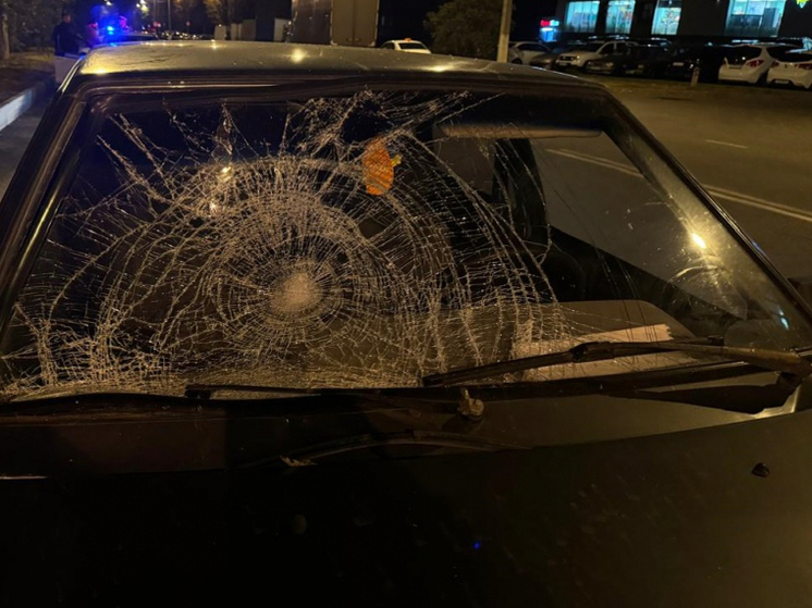 В Белгороде мужчина переходил дорогу в неположенном месте и попал под колеса «ВАЗа»