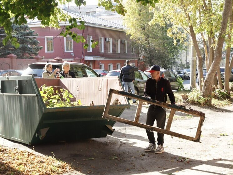 В Ленинском районе Самары убрали 18 кубометров мусора вдоль улицы Садовой