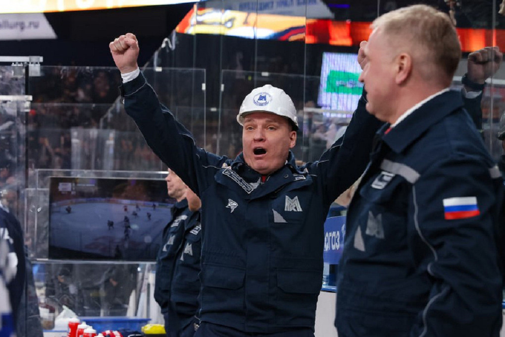 Наставник «Металлурга» завидует успехам своих игроков или он их так защищает?