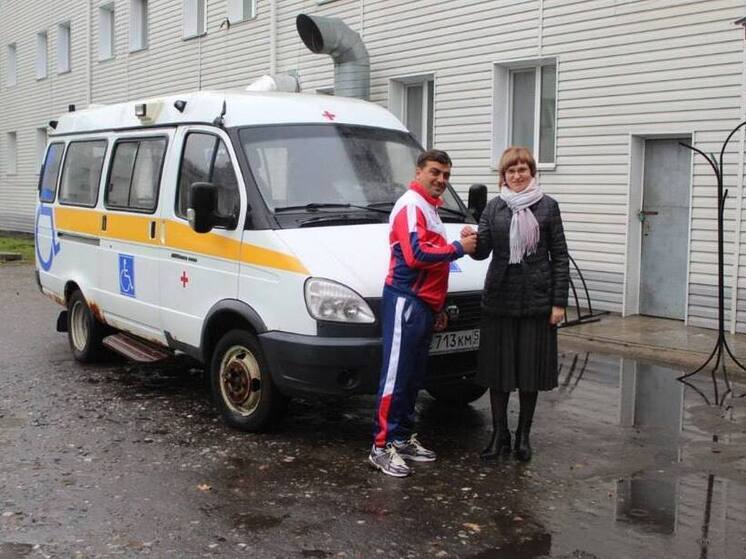 Из Омской области в Стаханов отправился специализированный автомобиль