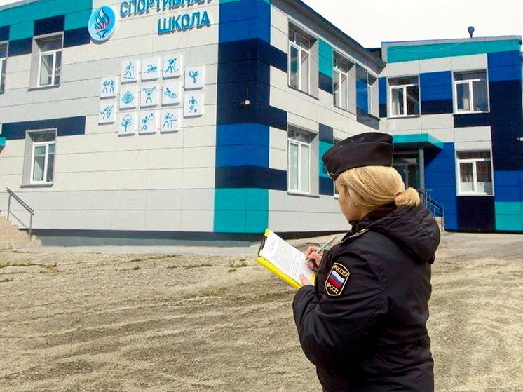 Судебные приставы помогли вернуть спорт в детскую школу Кировска