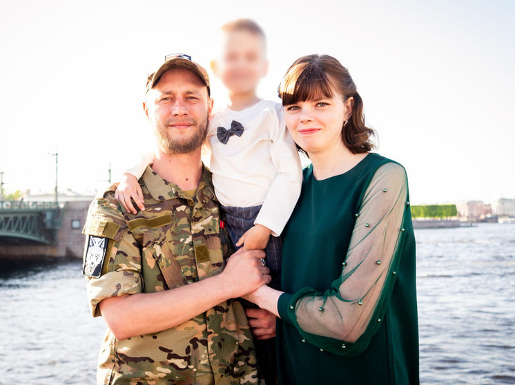 Санкт-­Петербург всегда был городом с особым характером. Город-герой, переживший блокаду, город, где ценят честь и достоинство, город, где умеют сострадать и помогать. Сегодня, когда наши воины сражаются на передовой в зоне проведения специальной военной операции, Северная столица вновь демонстрирует свою силу и единство, став надежным тылом для семей героев.