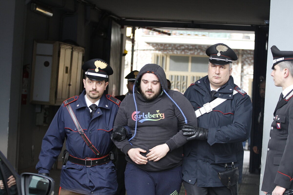 Мафиозные кланы, связанные с фанатским движением, пытались внедриться в олимпийские структуры Италии.