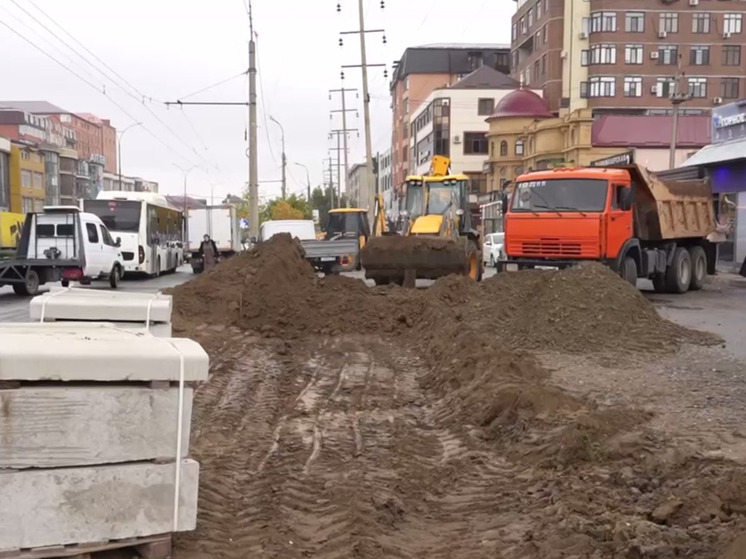 В Махачкале начали обустраивать выделенные полосы для общественного транспорта