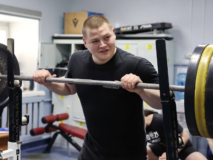 Ямальцы в Гонконге борются за победу на чемпионате и первенстве Азии по пауэрлифтингу