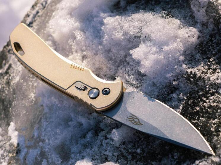 Россиянка убила парня, вонзив ему нож в пах