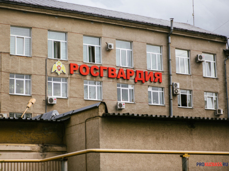 В Кемерове задержали пьяного мужчину, проникшего в школу-интернат