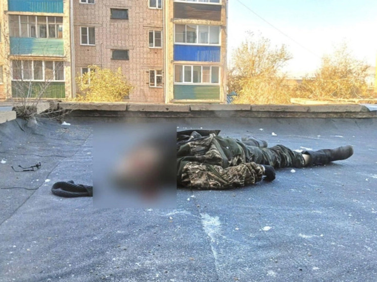 Тело мужчины нашли на крыше магазина в Чите