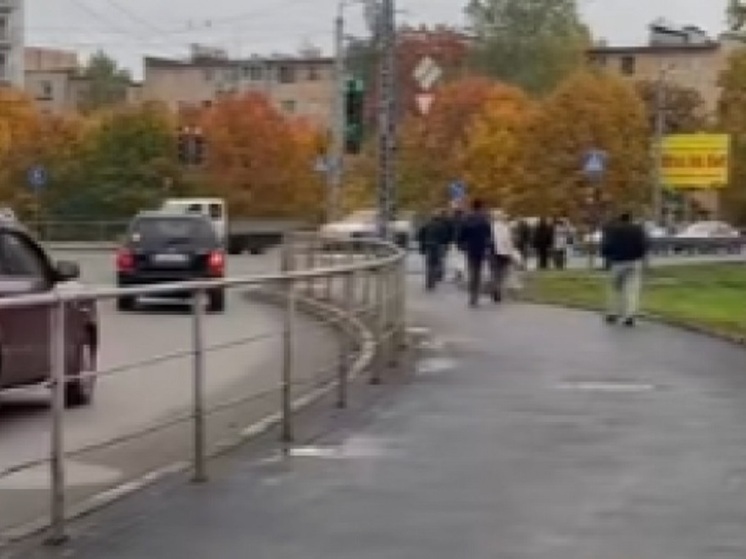 Мэрия Петрозаводска показала обновленный пешеходный тротуар у Чапаевского кольца