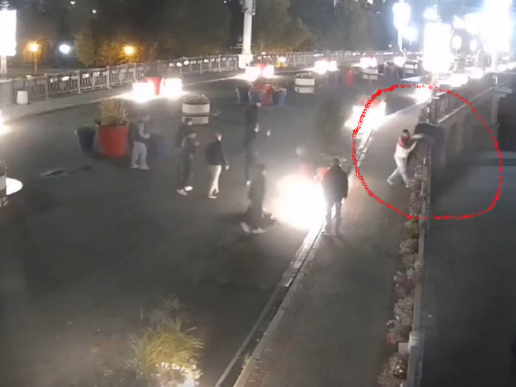 В Орле молодёжь устроила погром на Александровском мосту