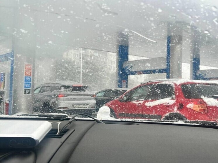На АЗС в Новосибирске выстроились очереди